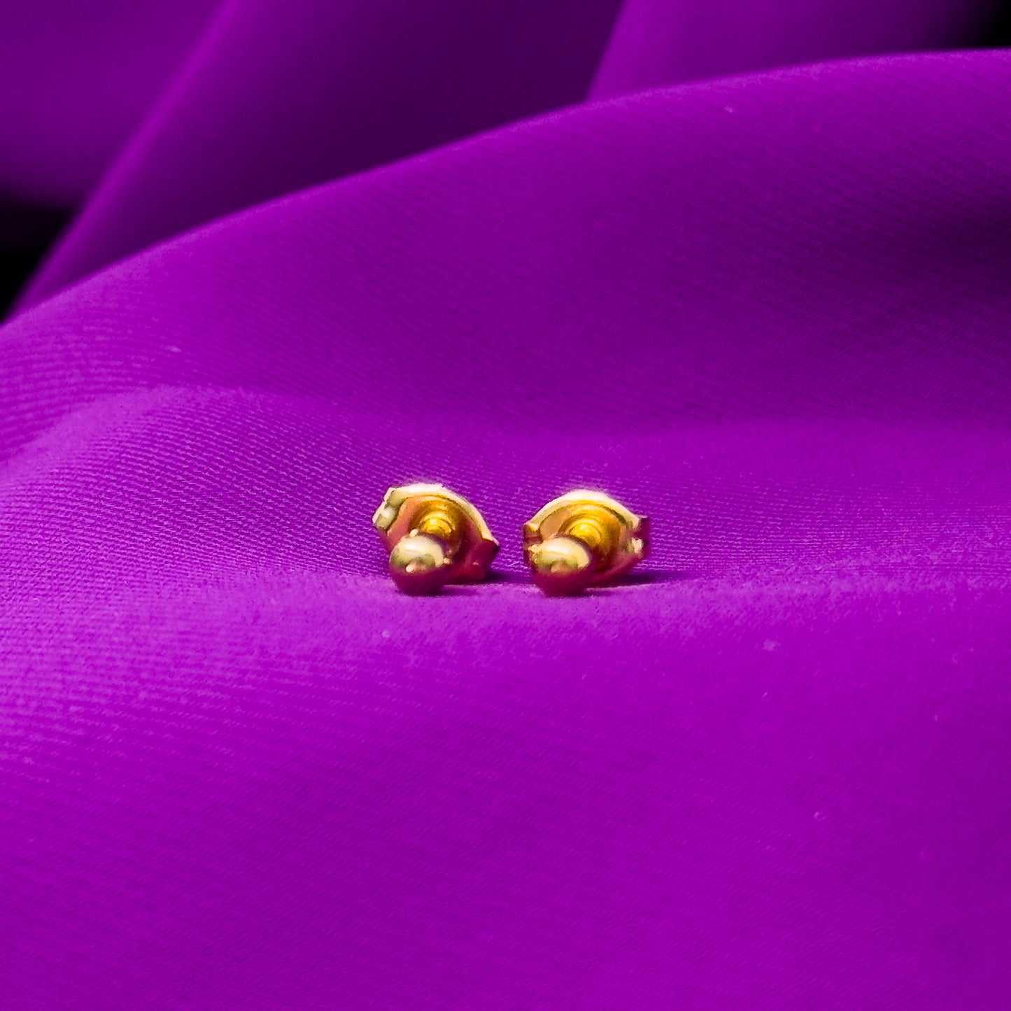 Brinco Bolinha Clássica - Aço com Ouro 24k