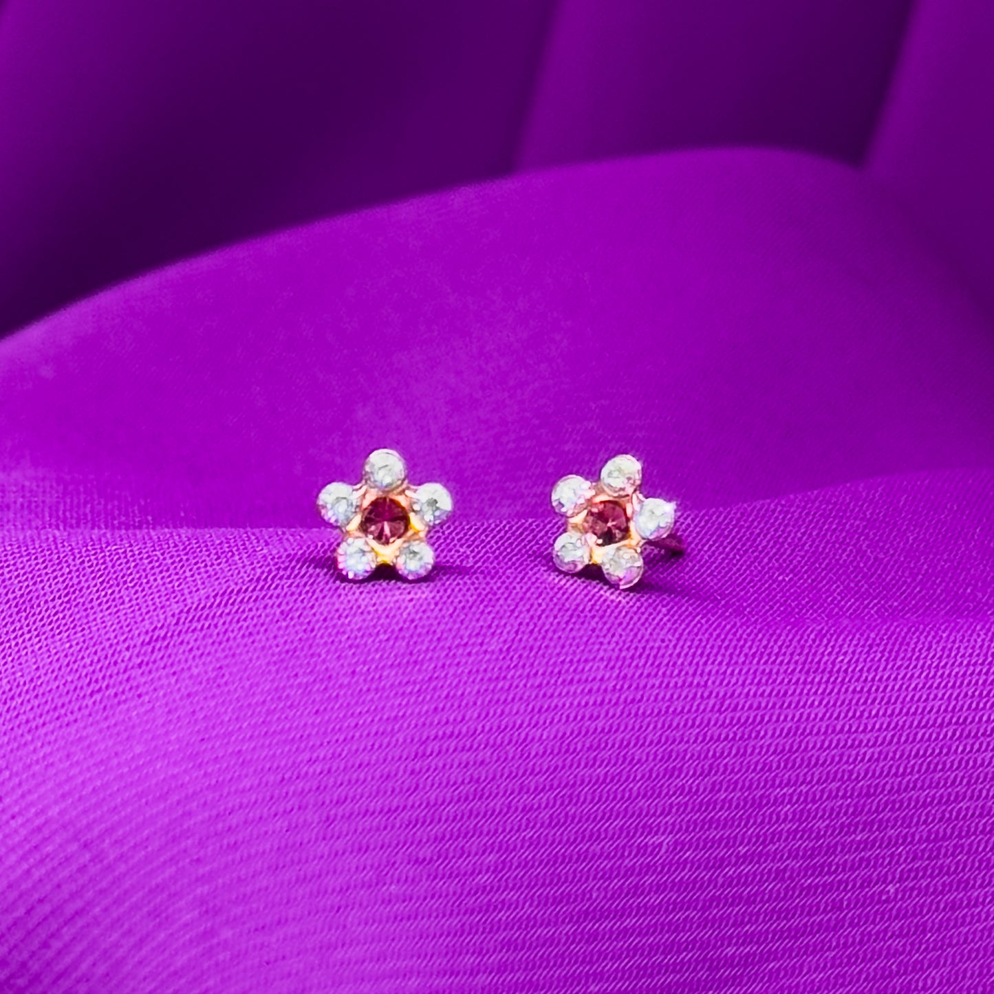 Brinco de Flor - Aço com Ouro 24k