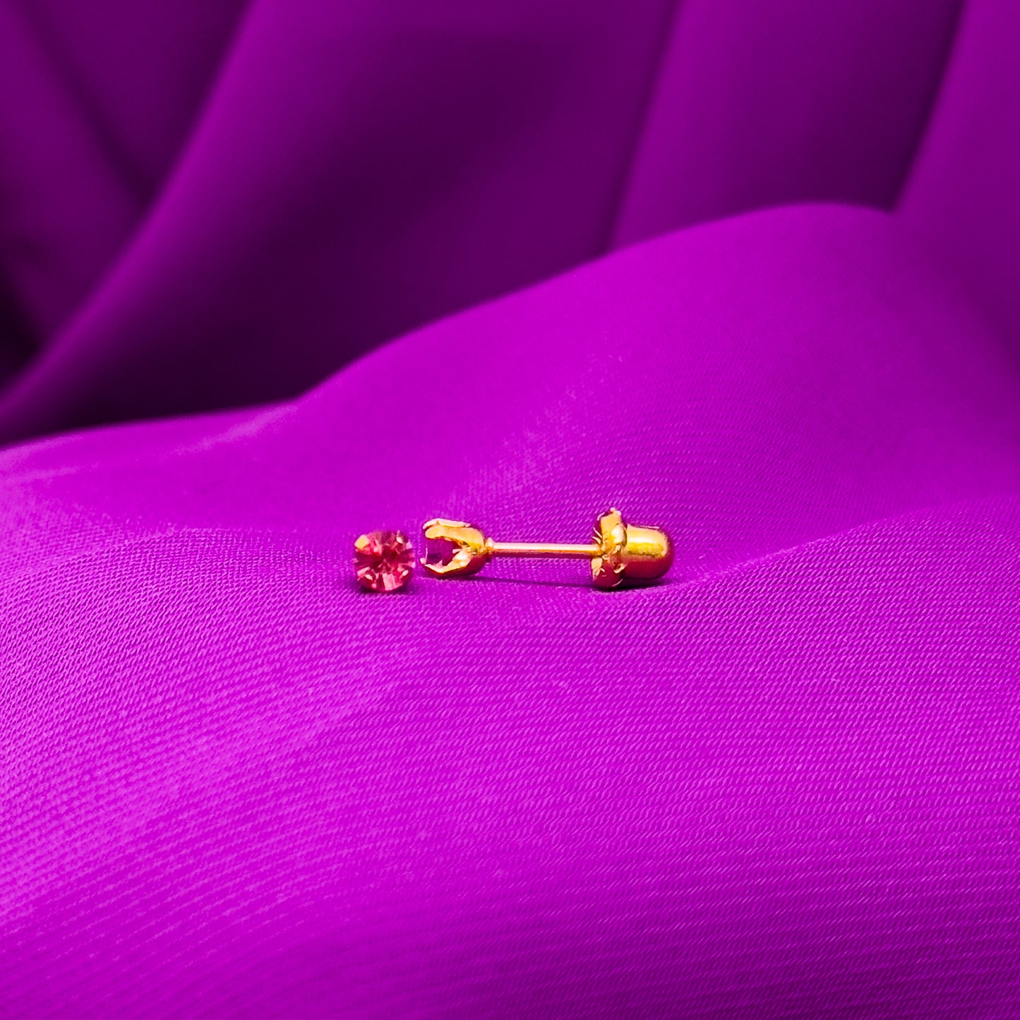 Brinco - Ponto de Luz Rosa Com Ouro 24k